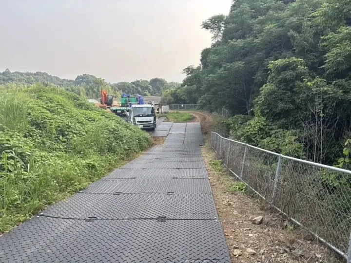 Bog mats and swamp mats on soft ground — HDPE panels for waterlogged access